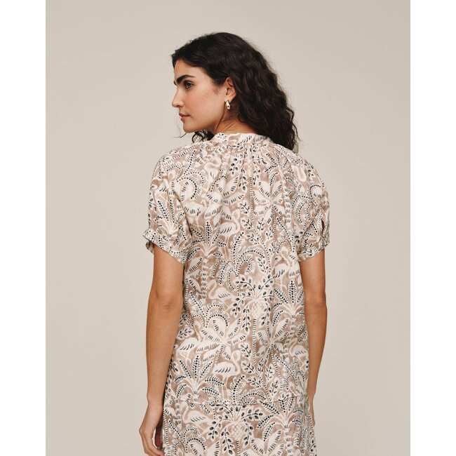 BELLA DAHL  S/S RAGLAN SHIRT IN TROPICAL PALM PRINT