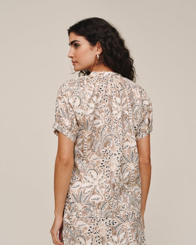 BELLA DAHL  S/S RAGLAN SHIRT IN TROPICAL PALM PRINT
