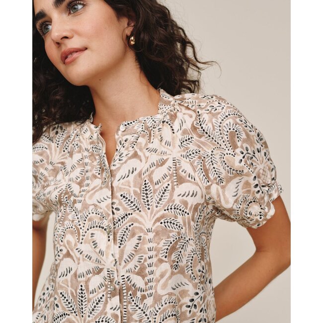 BELLA DAHL  S/S RAGLAN SHIRT IN TROPICAL PALM PRINT