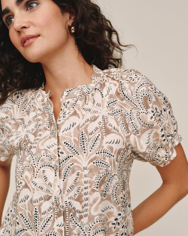 BELLA DAHL  S/S RAGLAN SHIRT IN TROPICAL PALM PRINT