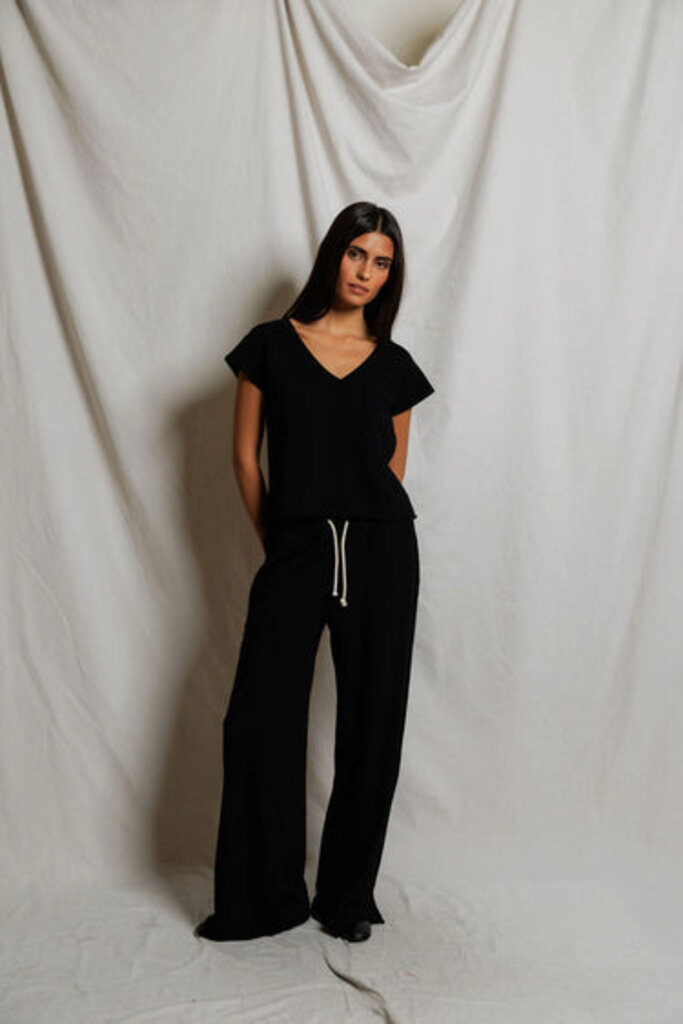 PERFECT WHITE TEE SHAKIRA JAPANESE JERSEY PANT IN BLACK