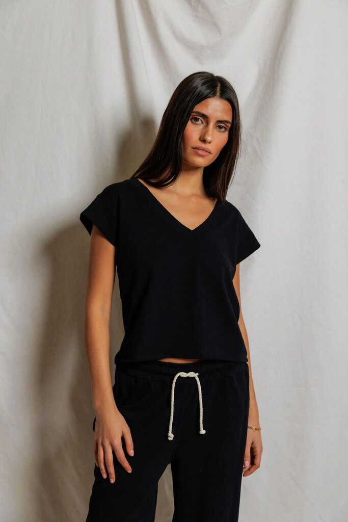 PERFECT WHITE TEE PEARL JAPANESE JERSEY V-NECK IN BLACK