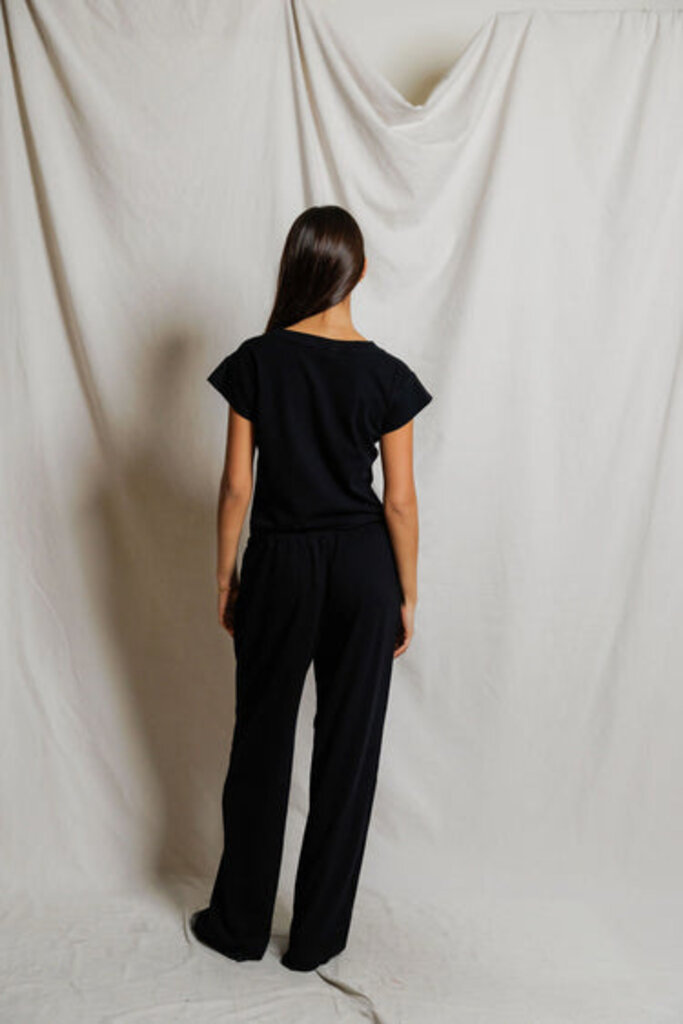 PERFECT WHITE TEE PEARL JAPANESE JERSEY V-NECK IN BLACK