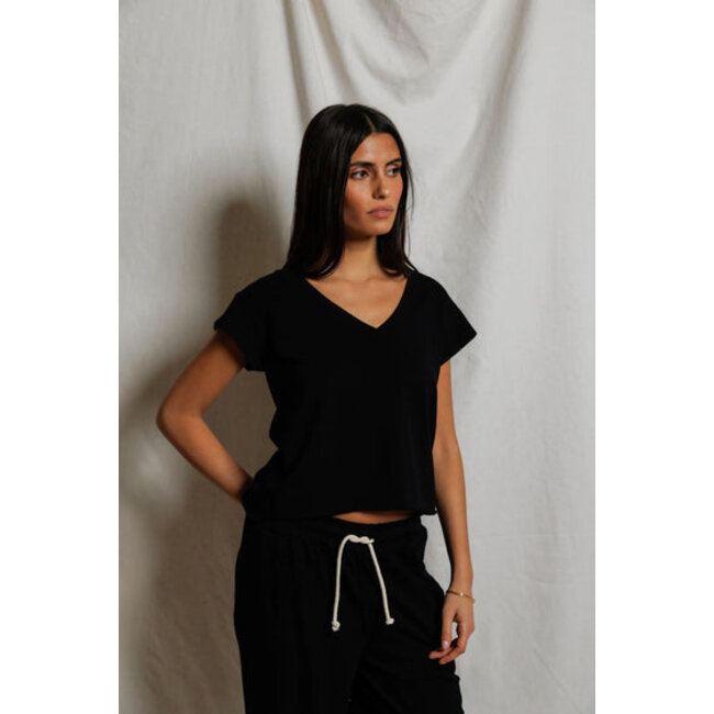 PERFECT WHITE TEE PEARL JAPANESE JERSEY V-NECK IN BLACK