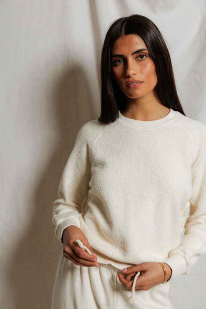 PERFECT WHITE TEE ZIGGY INSIDE OUT FLEECE SWEATSHIRT IN BRIGHT IVORY