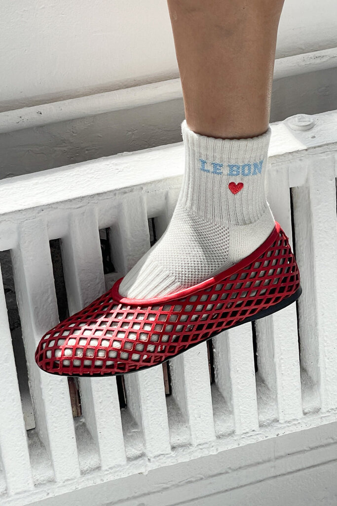 LE BON SHOPPE EMBROIDERED CREW SOCKS IN VANILLA