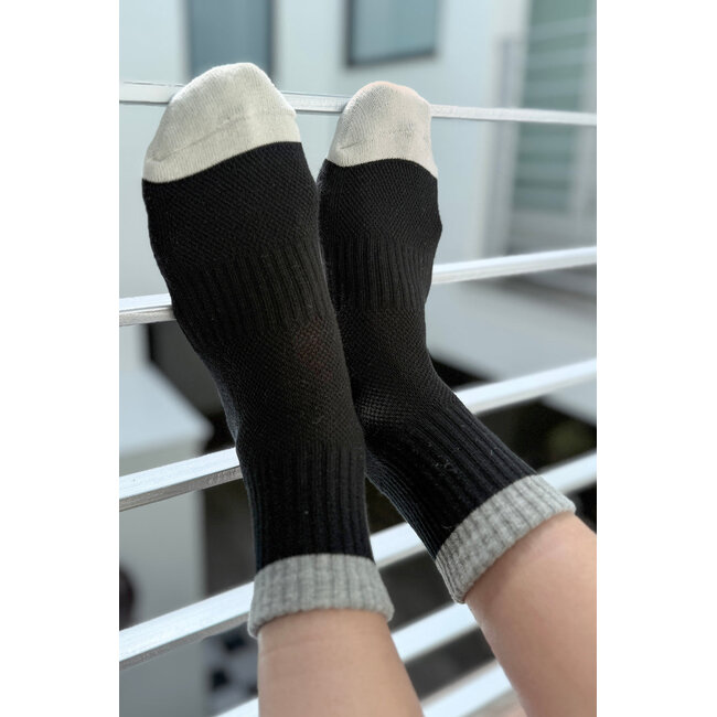 LE BON SHOPPE COLOR BLOCK GIRLFRIEND SOCKS IN BLACK GREY