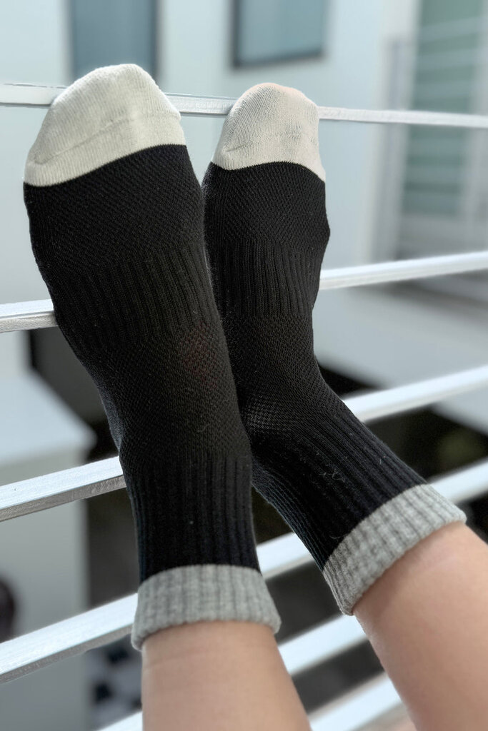 LE BON SHOPPE COLOR BLOCK GIRLFRIEND SOCKS IN BLACK GREY