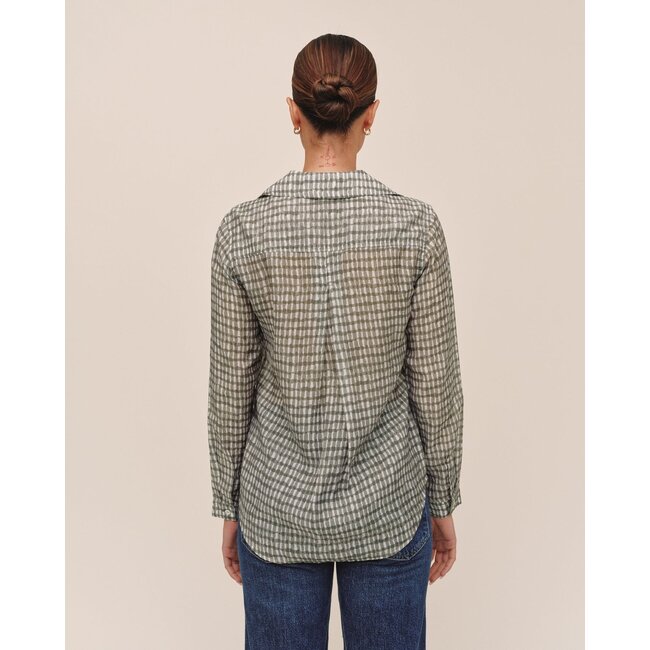 BELLA DAHL CLASSIC BUTTON DOWN IN OLIVE GINGHAM