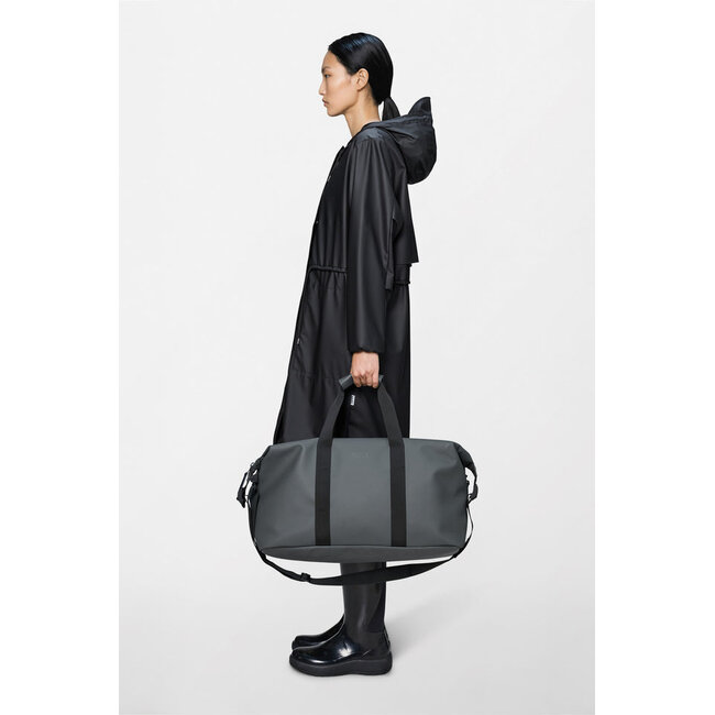 RAINS THE HILO WEEKEND BAG DARK GREY