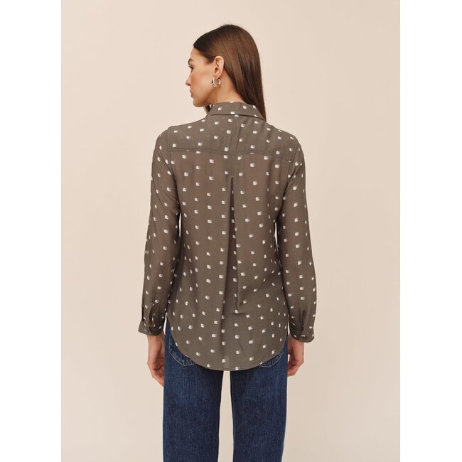 BELLA DAHL CLASSIC BUTTON DOWN IN OLIVE MOSAIC