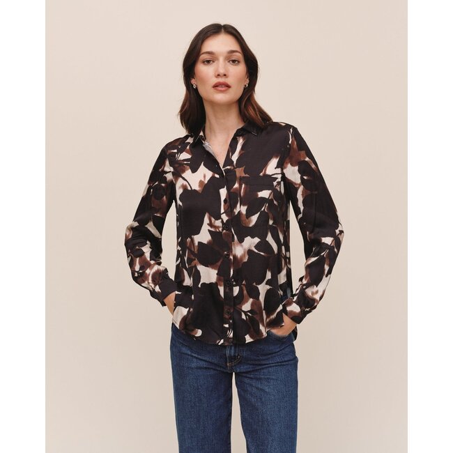 BELLA DAHL L/S ROUND HEM BUTTON DOWN IN SHADOW FLORAL PRINT