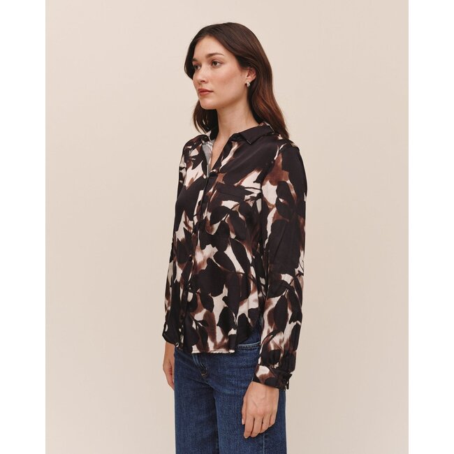 BELLA DAHL L/S ROUND HEM BUTTON DOWN IN SHADOW FLORAL PRINT