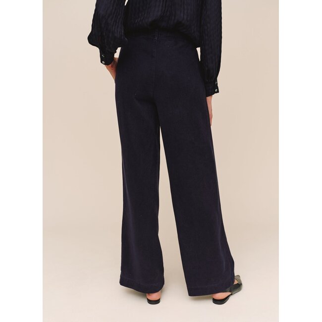 BELLA DAHL ELONGATED TUCK PANT