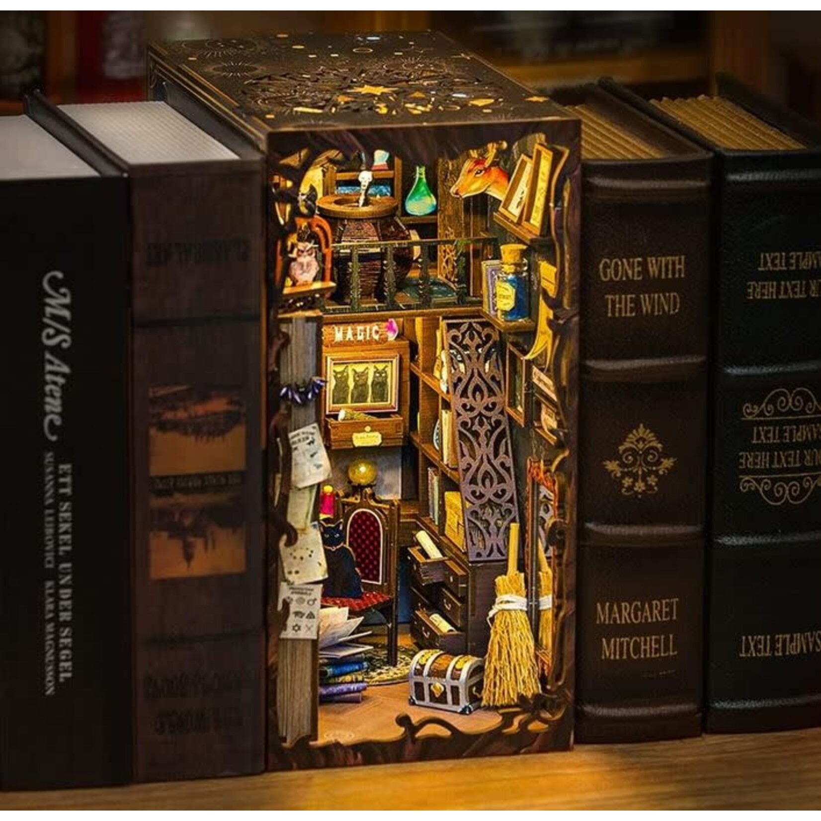 Book Nook Kit - Magic Pharmacist with Dust Cover