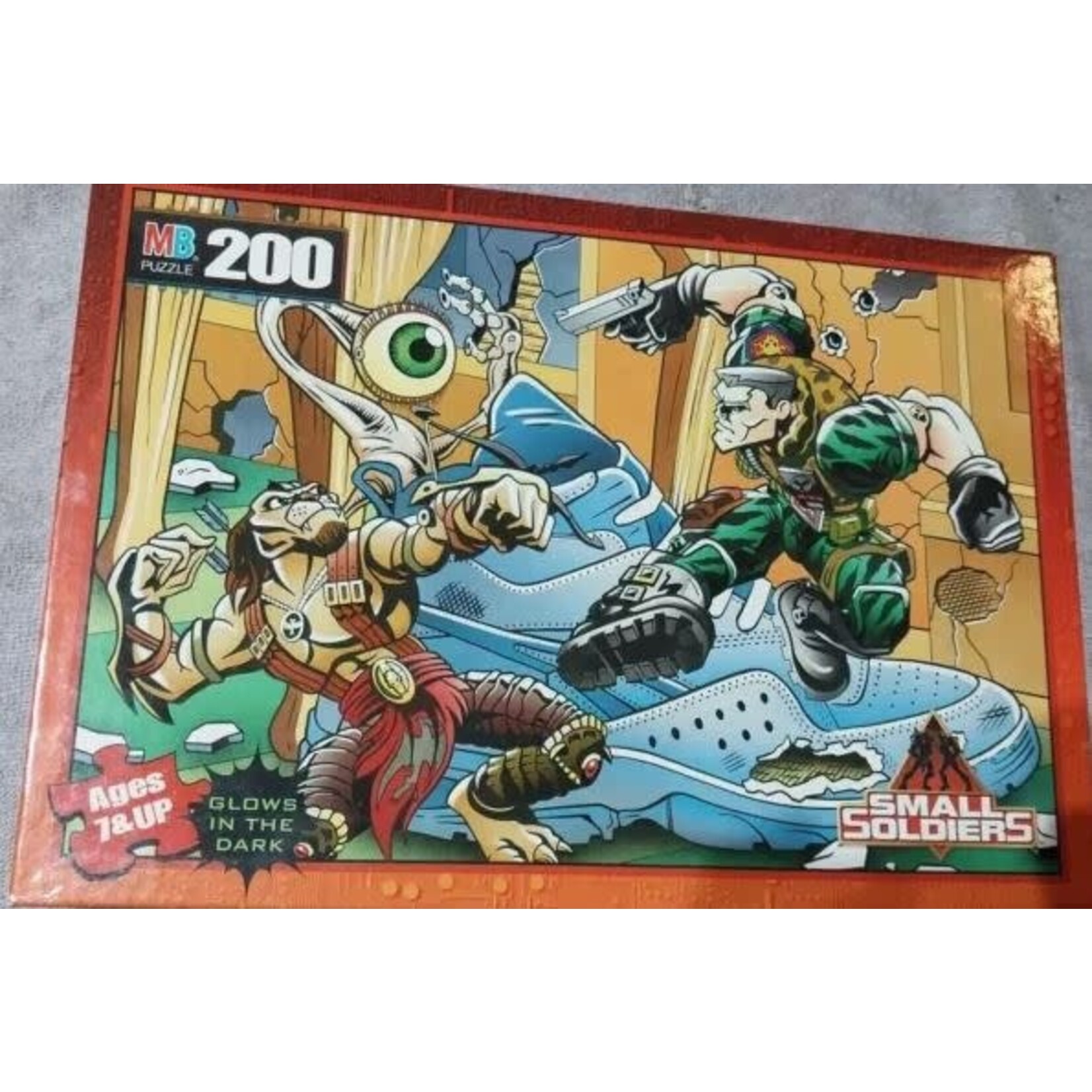 #12041 Small Soldiers Puzzle Dragon Cache Used Game