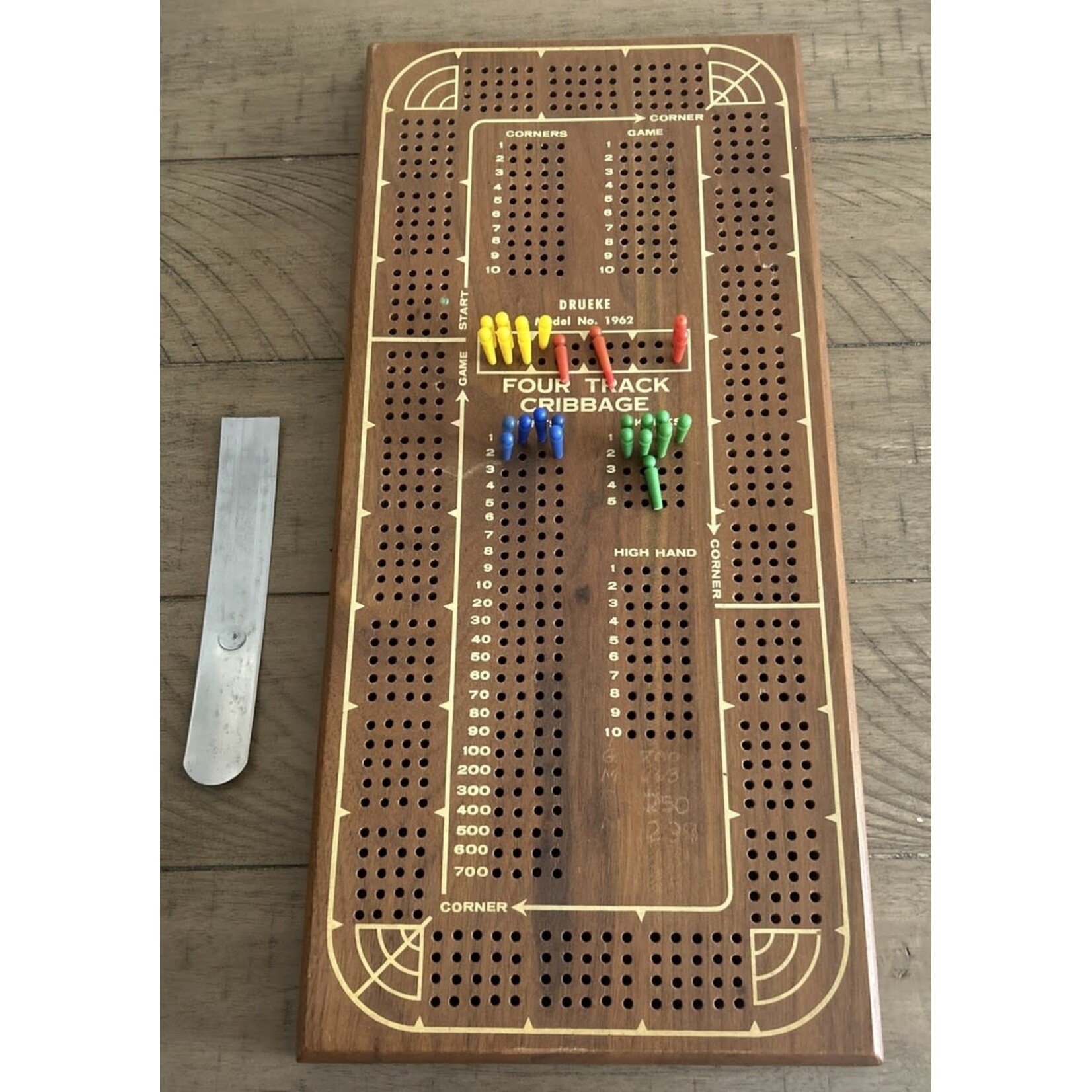 #11372 Drueke Walnut Cribbage Board Dragon Cache Used Game