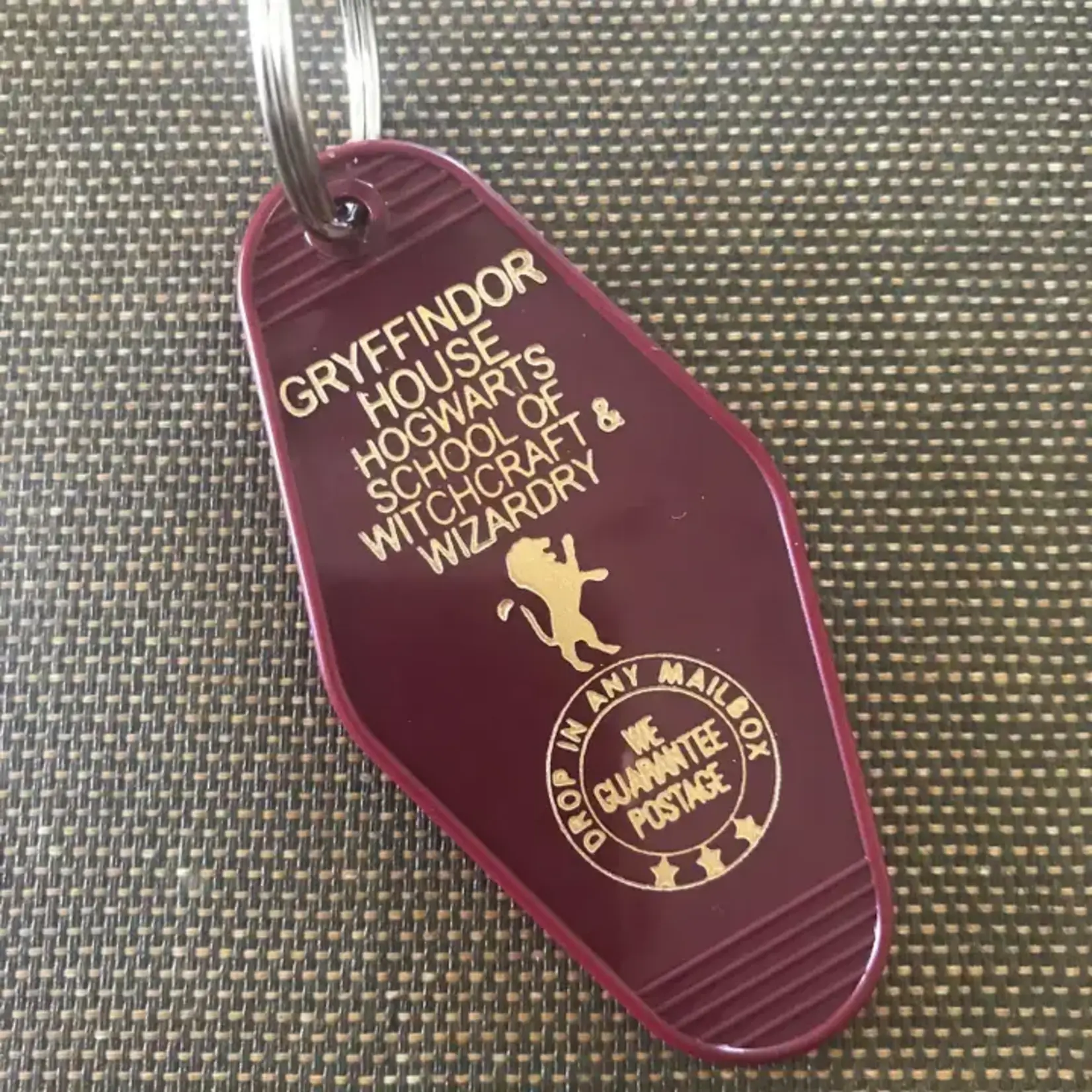 The 3 Sisters Design Co. Motel Key Fob - Harry Potter - Hogwart's Houses - Gryffindor