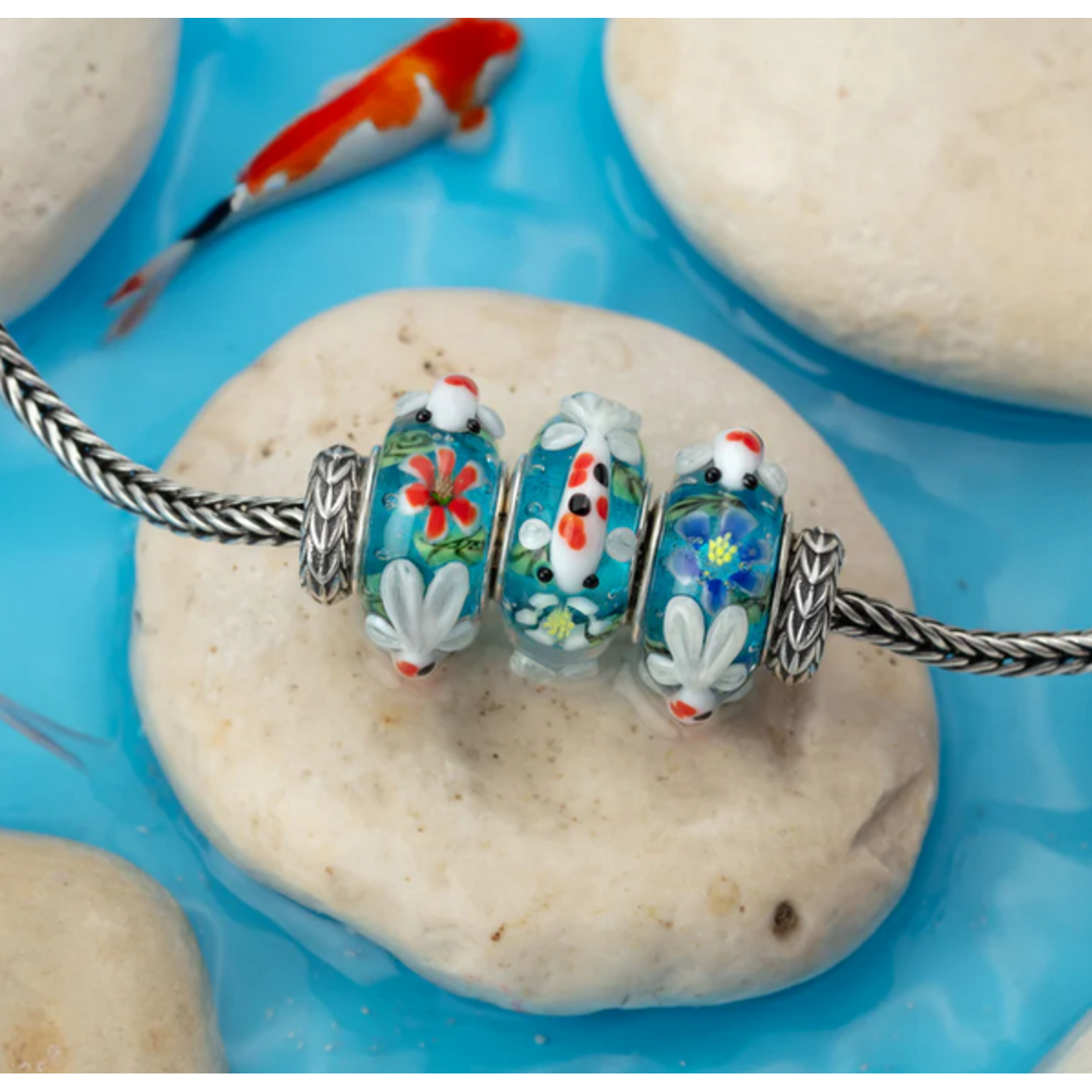 Elfbeads Koi Flowerpond-Pure Lily Blossom Charm - Artisan Glass