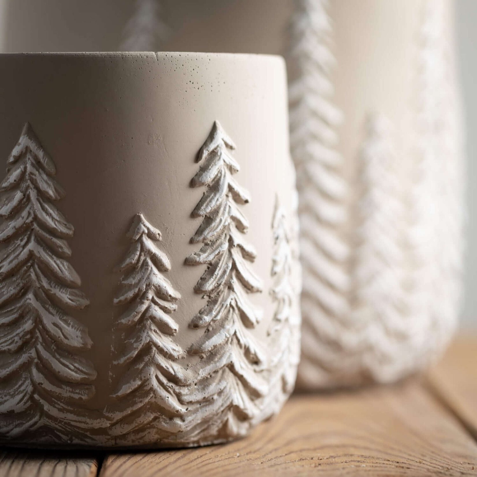 Natural Pot w/ Embossed Trees, 5"