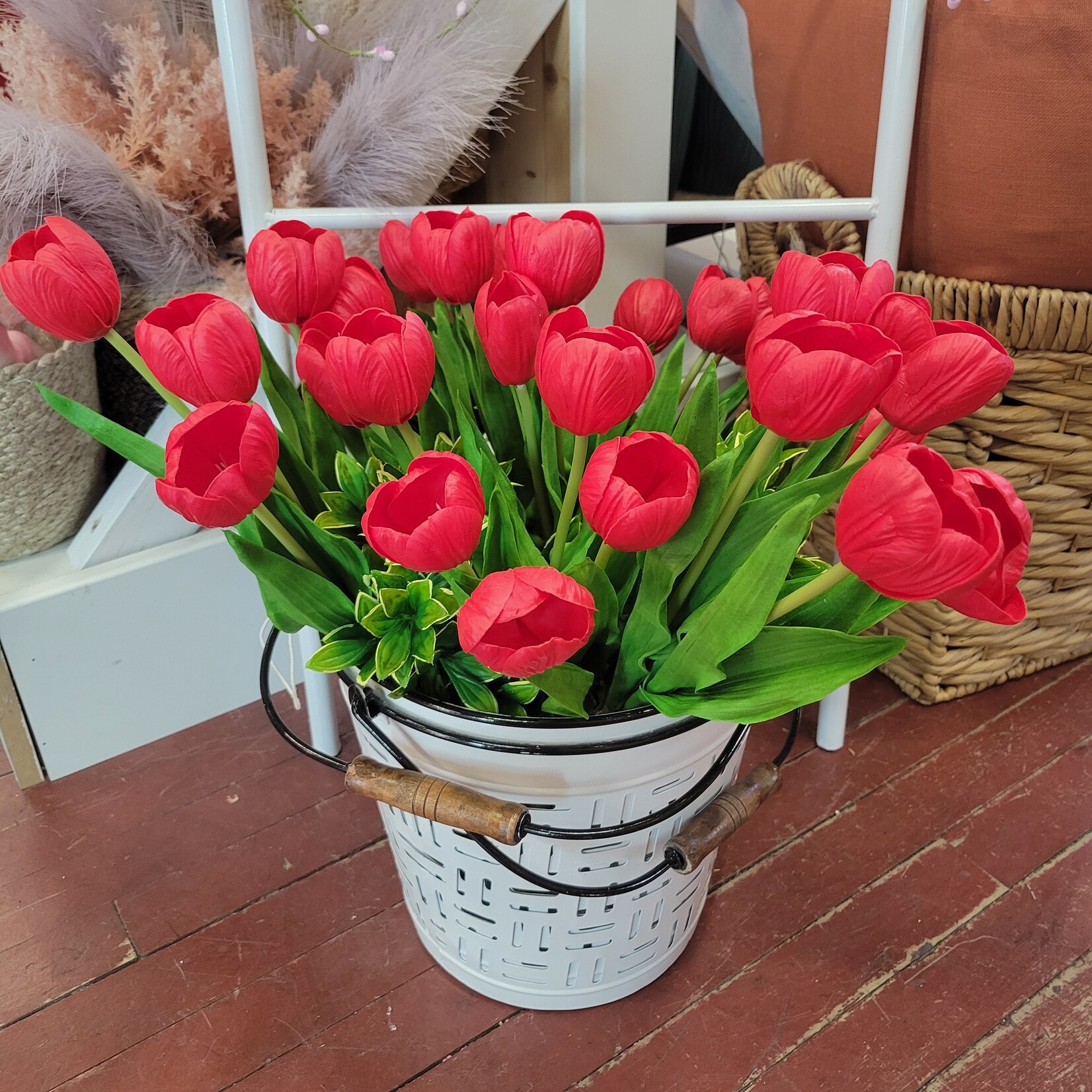 17" Red Tulip Bundle