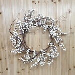 22" White Snowberries w/ Wispy Twigs Wreath