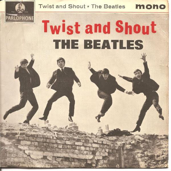 Rock/Pop The Beatles - Twist And Shout ('63 UK Mono 7") (G+, crackle on Side2 otherwise VG, centre spindle snapped out/G+, small rip on back cover, green stain on back cover, creases)