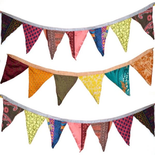 Sari Bunting 84"