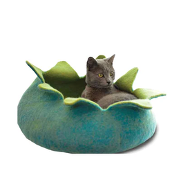 Nepal Aqua Petal Wool Cat Basket, Nepal