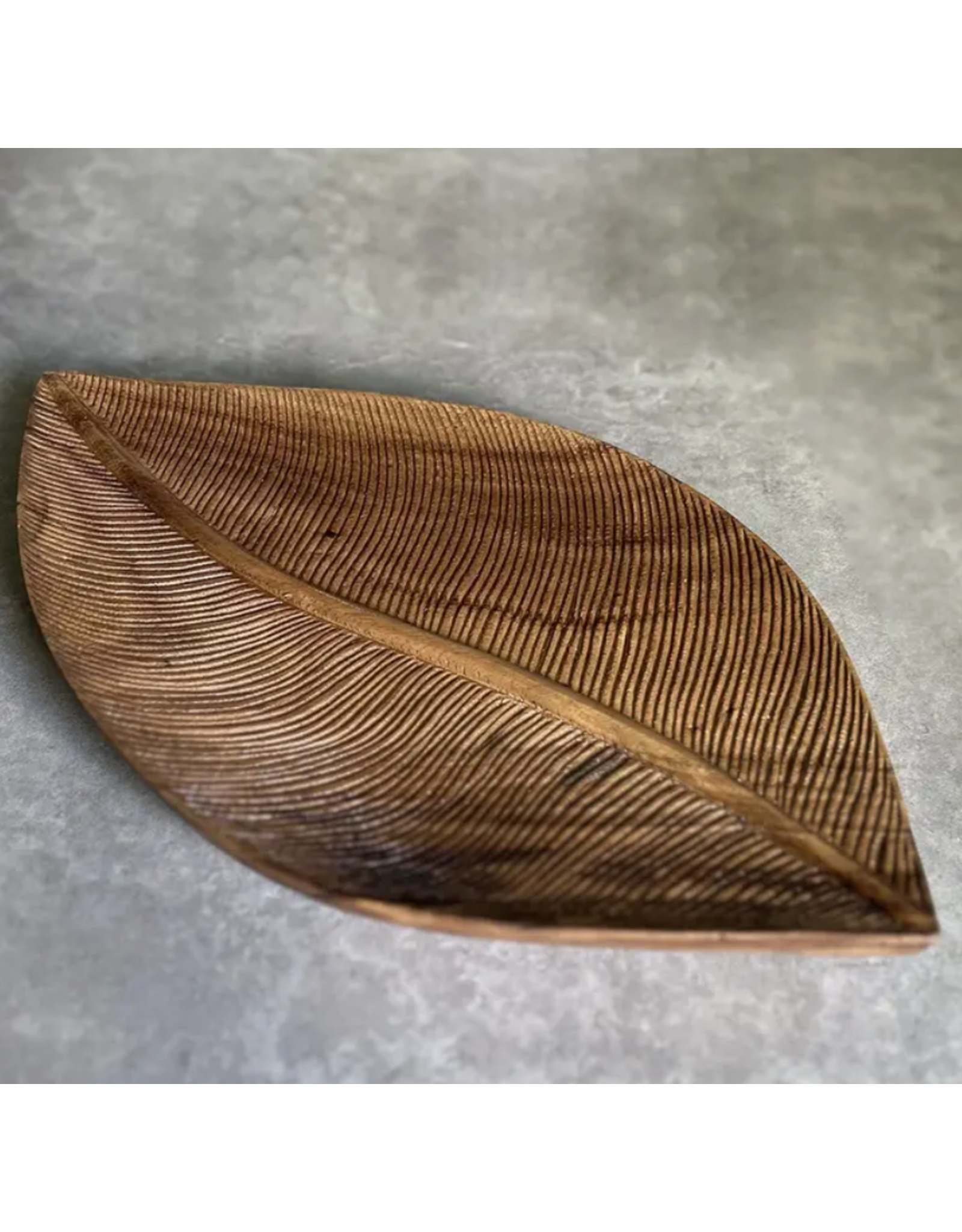 Indonesia Leaf Suar Wood Tray, Indonesia