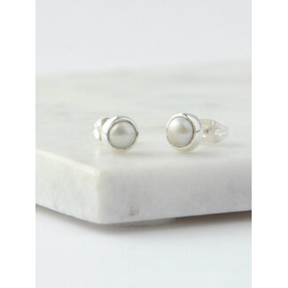 India Ethereal Pearl Stud Earrings India Ethereal Pearl Stud Earrings