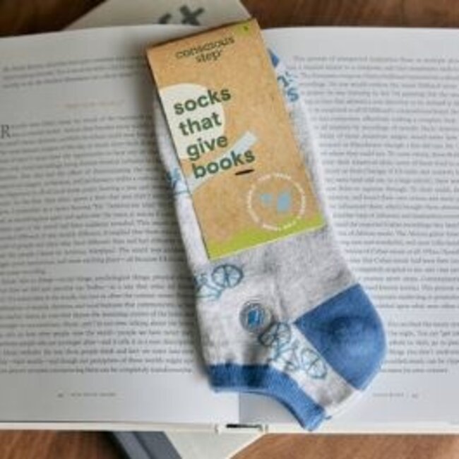 Ankle Socks That Give Books - Gray w/ Bicycles