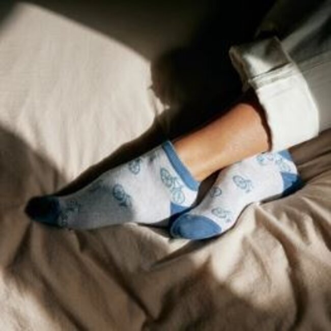 Ankle Socks That Give Books - Gray w/ Bicycles