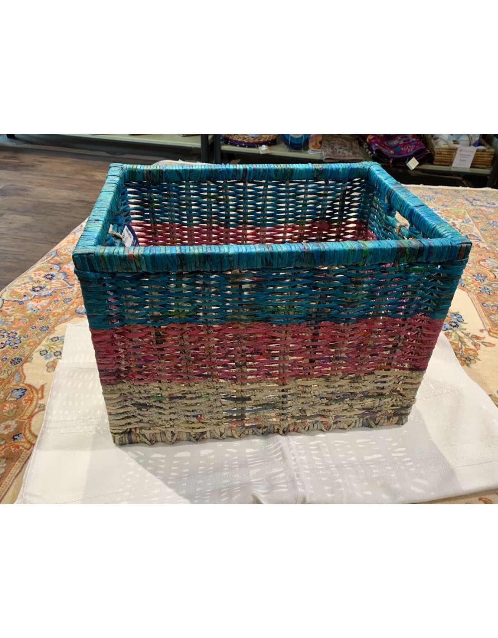 Sri Lanka Newspaper Crate, Sri Lanka