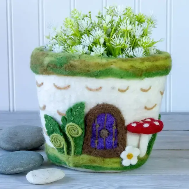 Woodland Cottage Felt Pot