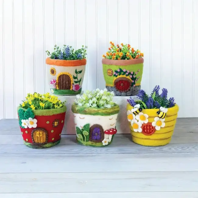 Woodland Cottage Felt Pot