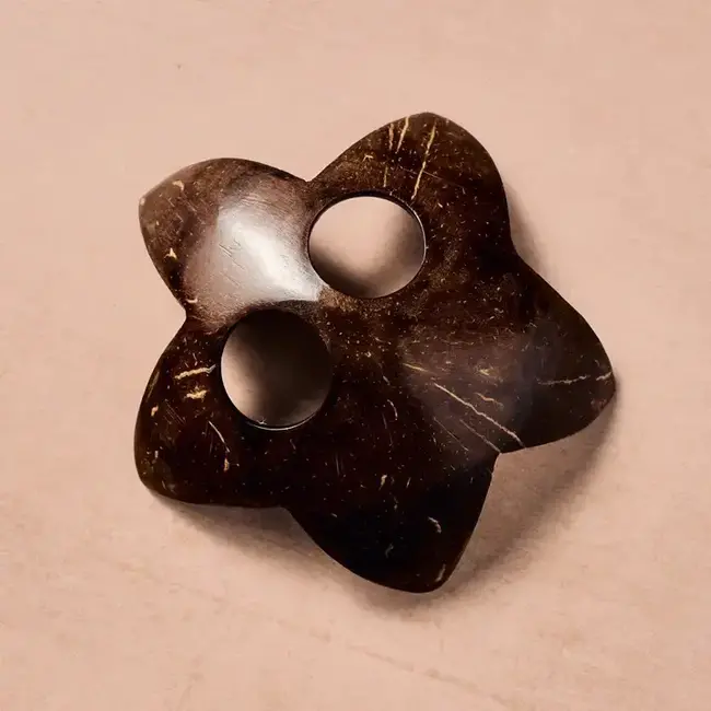 Saaf Coconut Shell Scarf & Sarong Holder