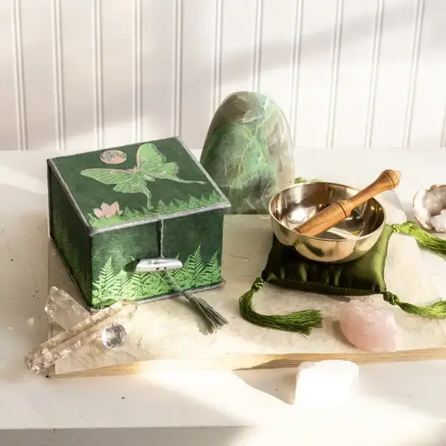 3.5'' Luna Moth Meditation Bowl w/ Box