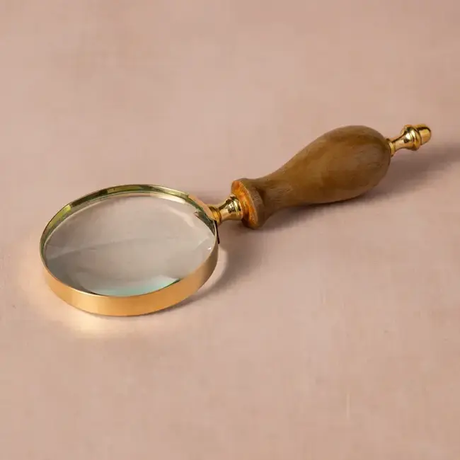 Pakadana Magnifying Glass