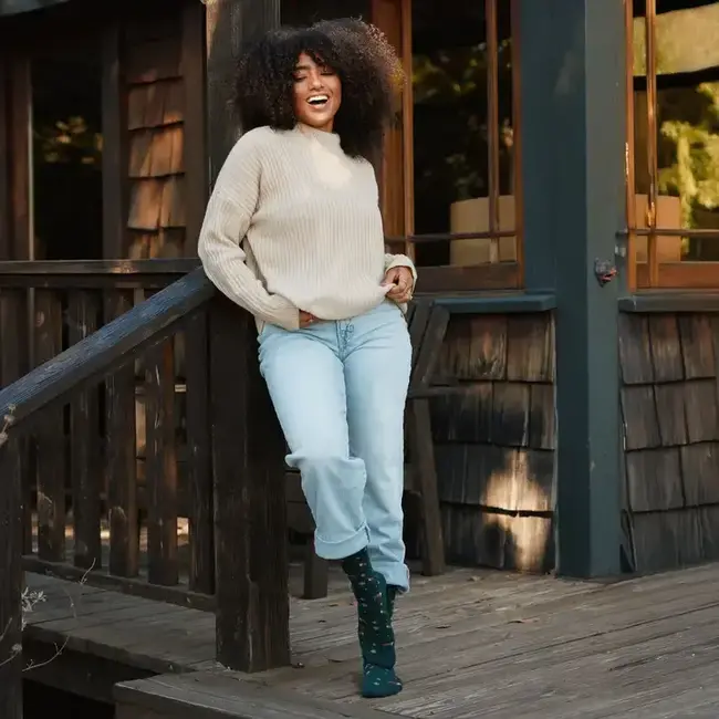 Crew Socks that Protect Caribou - Green Snowflakes
