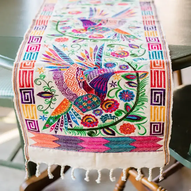 Wild Bird Table Runner (17x50)