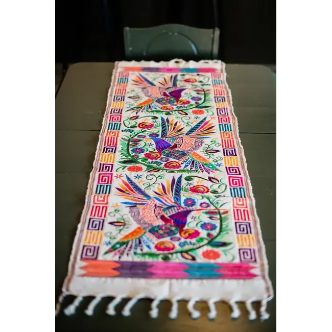 Wild Bird Table Runner (17x50)