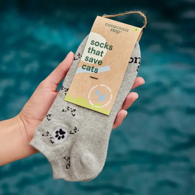 Conscious Step Ankle Socks That Save Cats - Gray