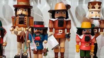 https://cdn.shoplightspeed.com/shops/635420/files/42623514/360x200x1/nutcrackers.jpg