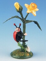 Hubrig 303h0001 Ladybug with Daffodil  2 inches