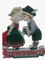 M136L- Magnet Kissing Couple