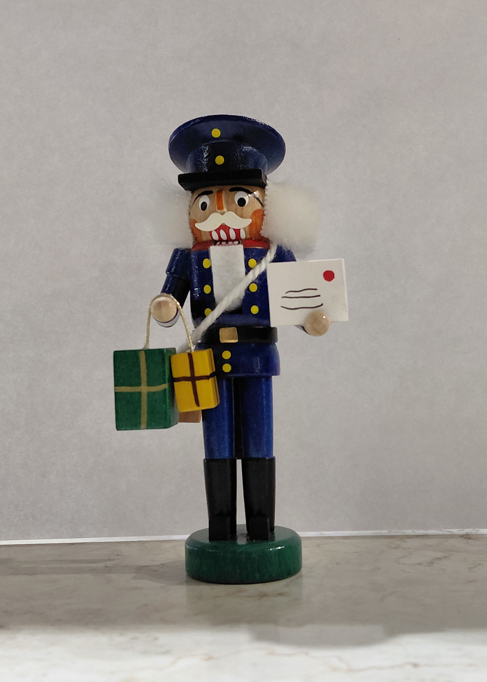 071/125 Heidenreich Nutcracker - Mini Mailman   Approx 5 inches