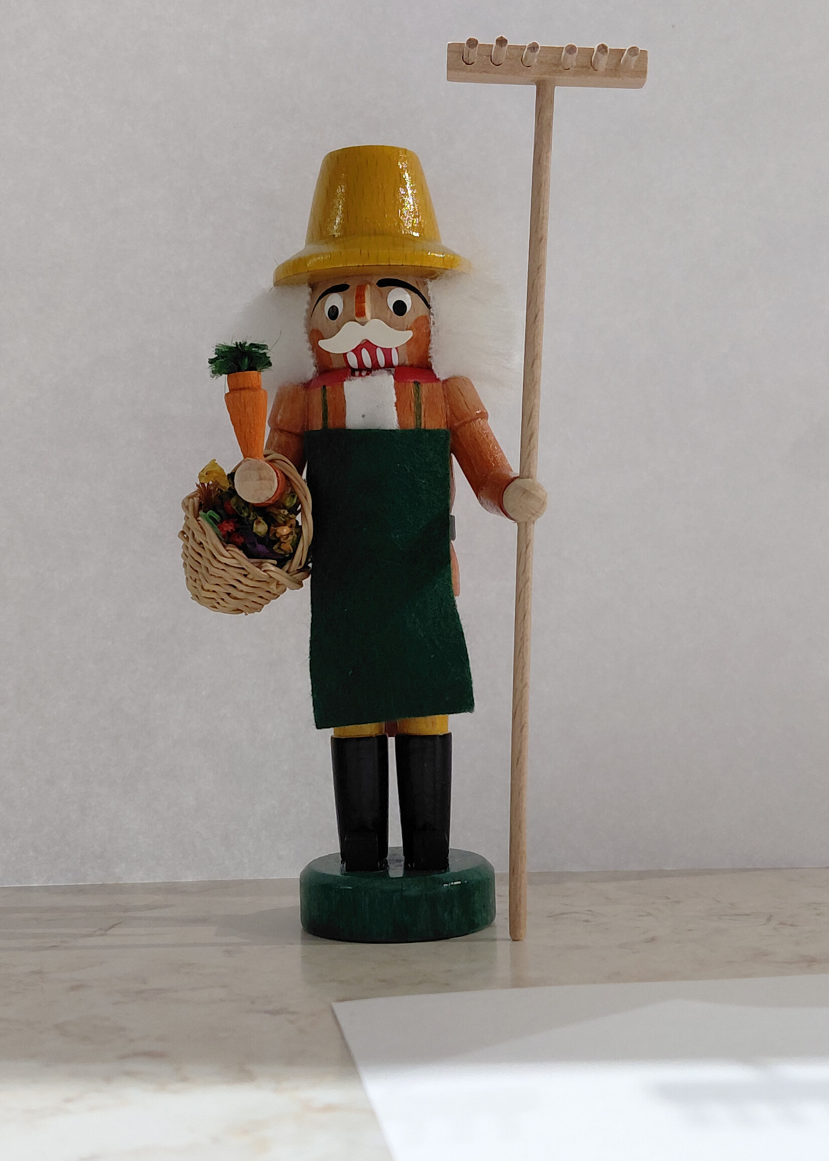 071/136 Heidenreich Nutcracker - Mini Gardener   Approx 5 inches