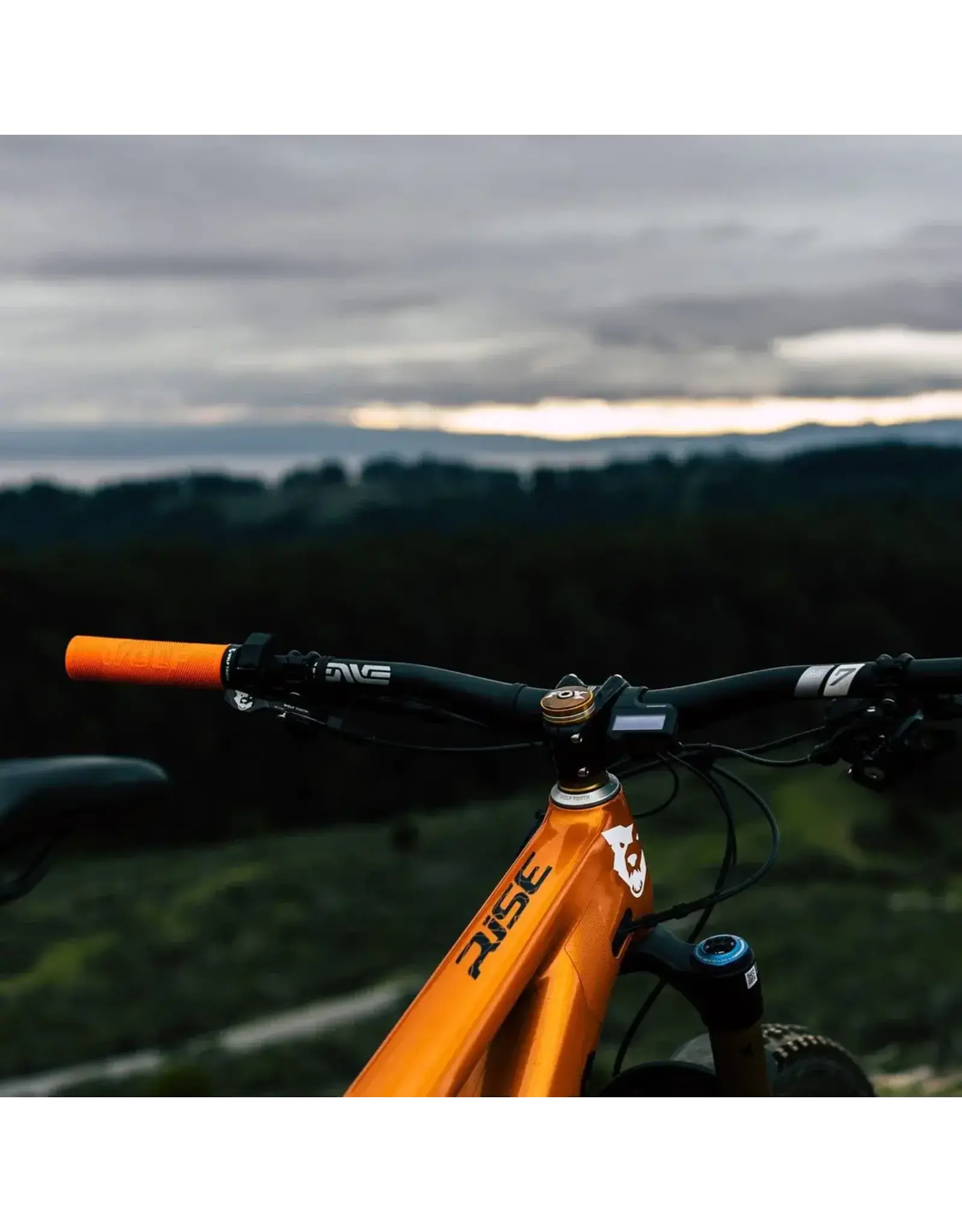 Wolf Tooth Components Wolf Tooth Echo Lock On Grips COLORED RUBBER