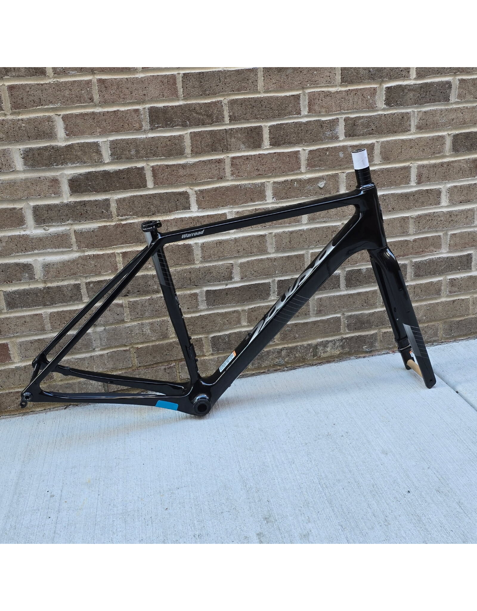 Salsa Warroad C 700 frameset - 700c, Carbon, Gloss Black, Silver Accents, 54.5cm Previously built with hollowtech 2 and Headset